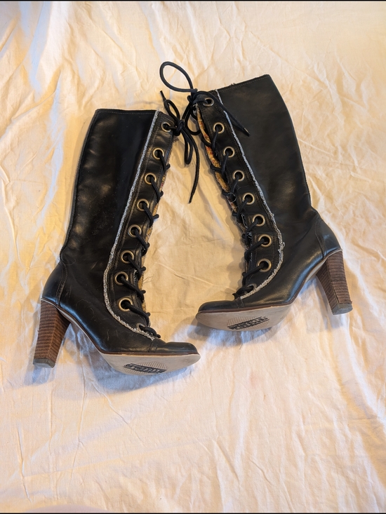 Seychelles Shoes - 2/60$ Seychelles Black Lace-Up Leather Heeled Boots